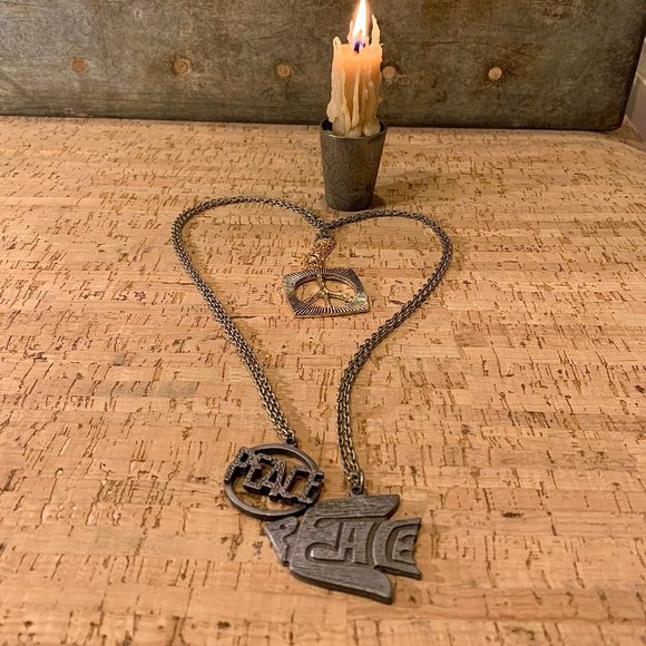 Three nostalgic vintage peace hippie pendants - Picture 2 of 4